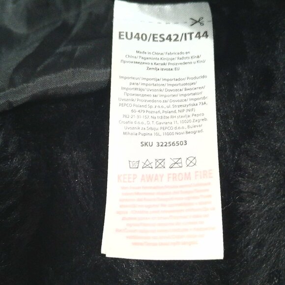 Women's Hooded Ribbed Faux Fur Jacket. Size is Large - Picture 12 of 14